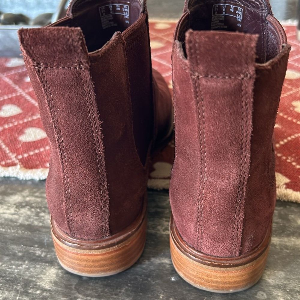 EUC Clarks Arlo Suede Chelsea Boots Size 8 39 - Picture 7 of 9